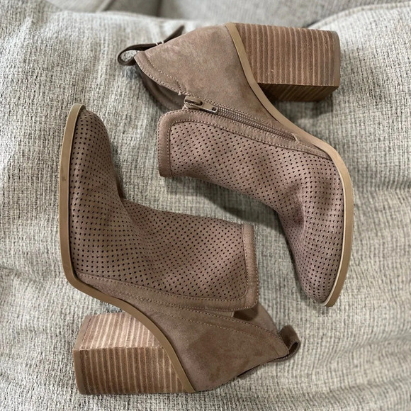 Madden Girl Evita Heeled Bootie - Taupe Brown - Size 8.5 - Picture 4 of 8